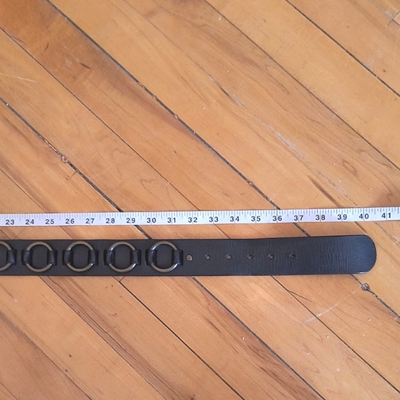 Elegant Black Leather Belt With Solid Brass Rings. Size Medium. Great Quality - Picture 6 of 6